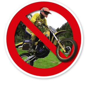 Verkehrsschild Motocross verboten